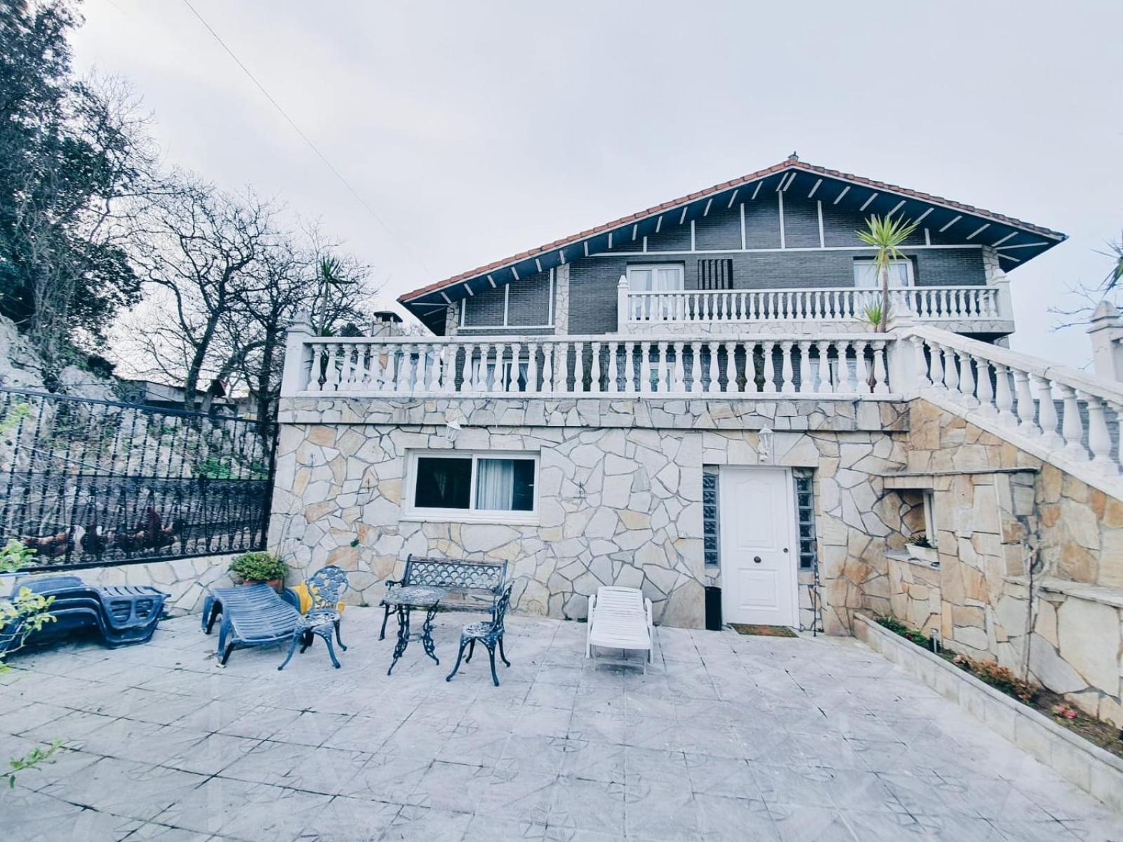 Jmca Hotel Кастро-Урдиалес Екстериор снимка