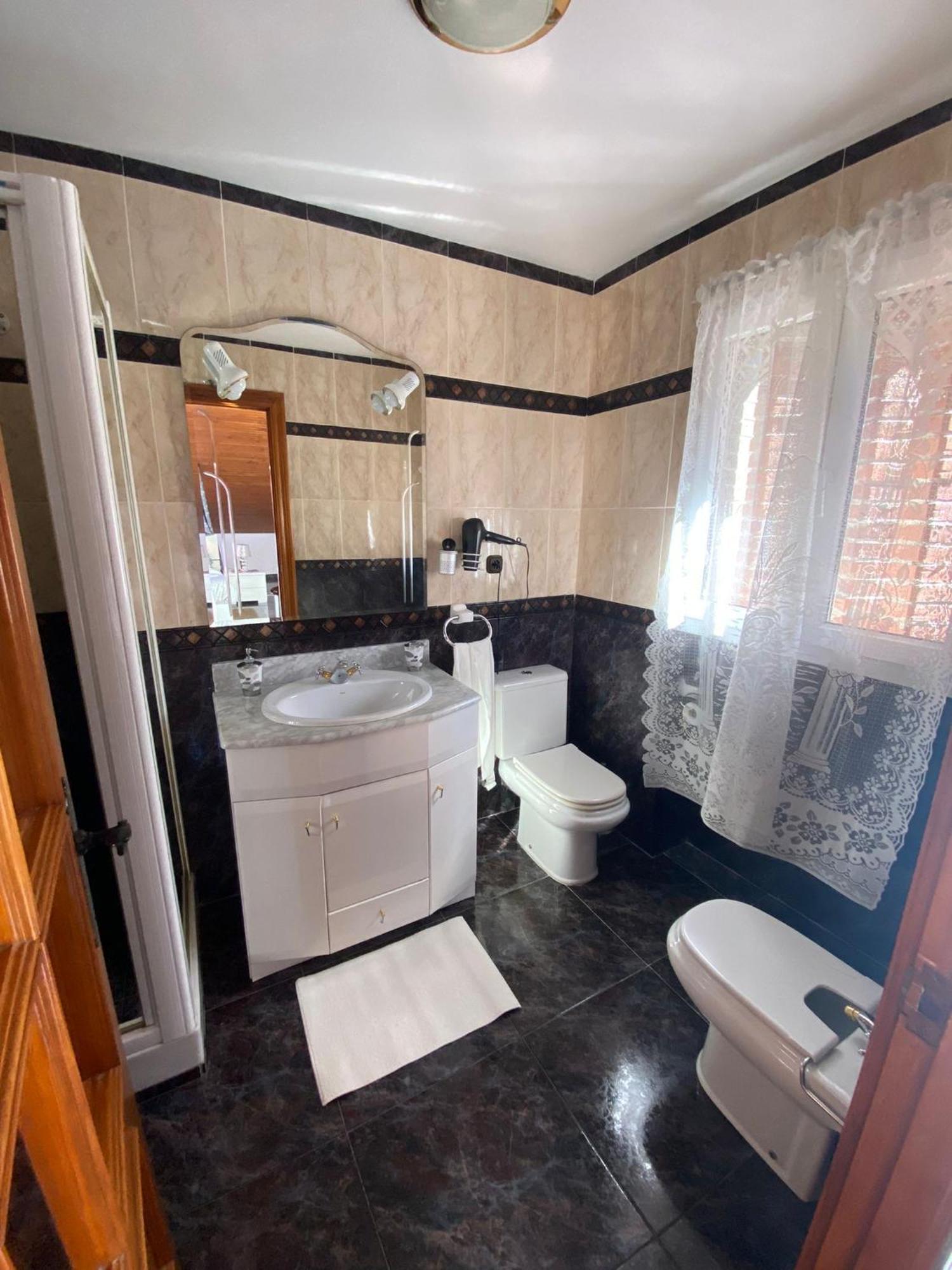 Jmca Hotel Кастро-Урдиалес Екстериор снимка