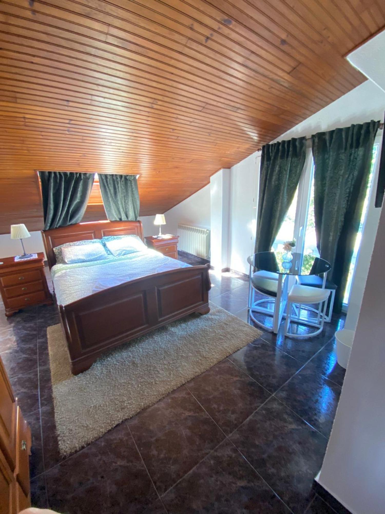 Jmca Hotel Кастро-Урдиалес Екстериор снимка