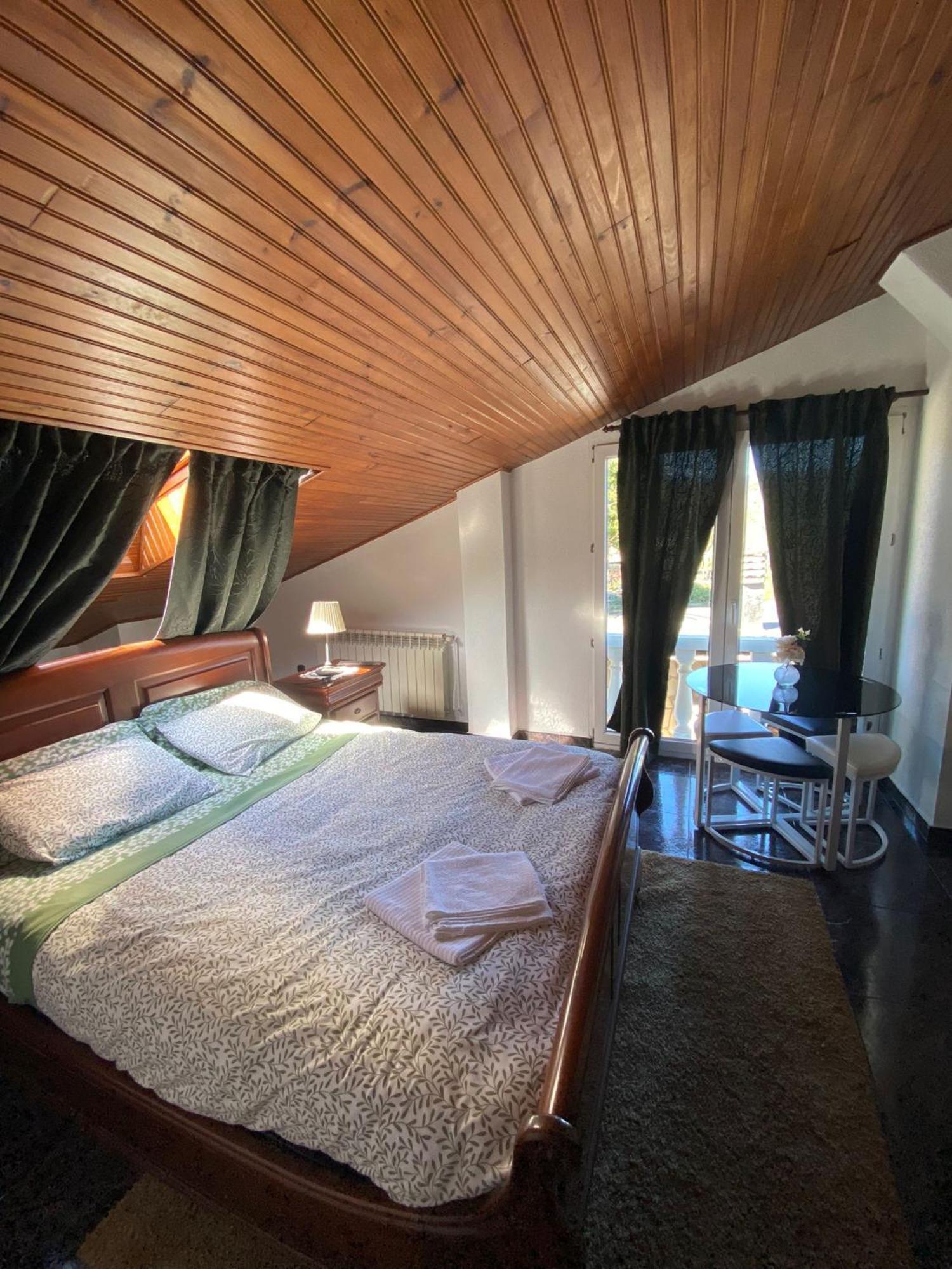 Jmca Hotel Кастро-Урдиалес Екстериор снимка